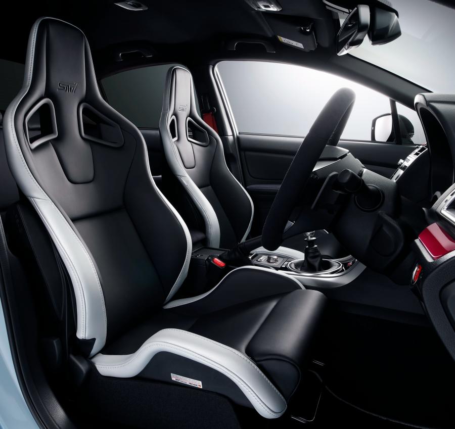 Интерьер Subaru WRX STI S208 2017 года  (фото 10 из 23)